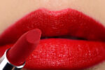 crven-karmin-koj-odgovara-na-site-privlecna-e-negovata-cena-Maybelline-Color-Sensational-Made-For-All-Lipstick-Red-for-Me-visual